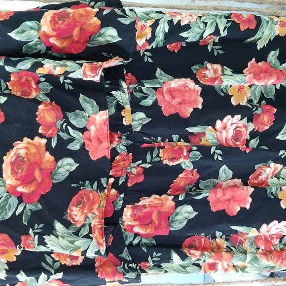 🎉Host Pick🎉XXI Floral Romper - Picture 4 of 8